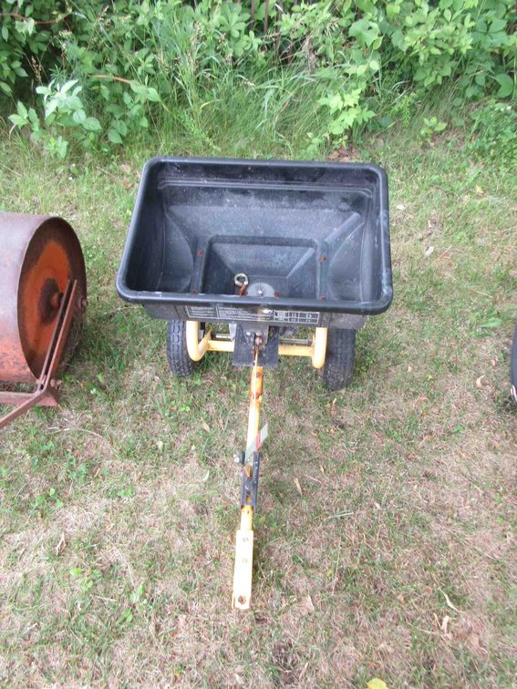 Yard Works pull type fertilizer spreader