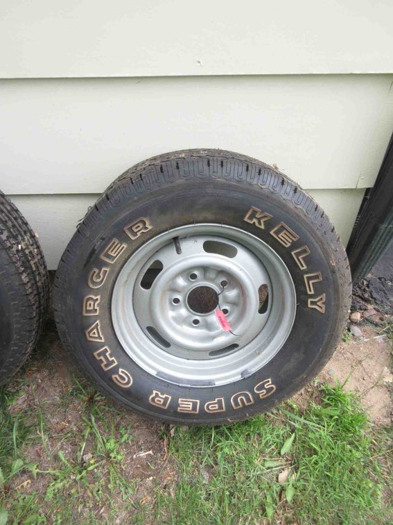 Kelly Super Charger tire on 5-bolt rim