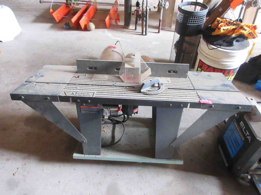 Vermont router table with Bosch router