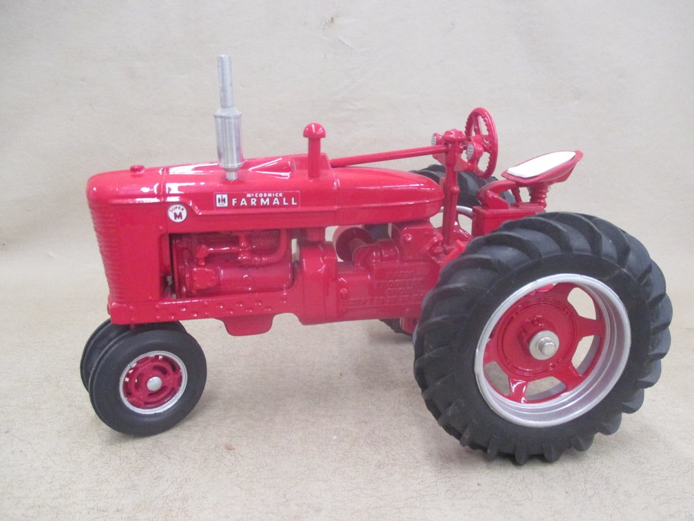 Farm Progress Show Sept 28, 29, 30 1999 Farmall Super M tractor