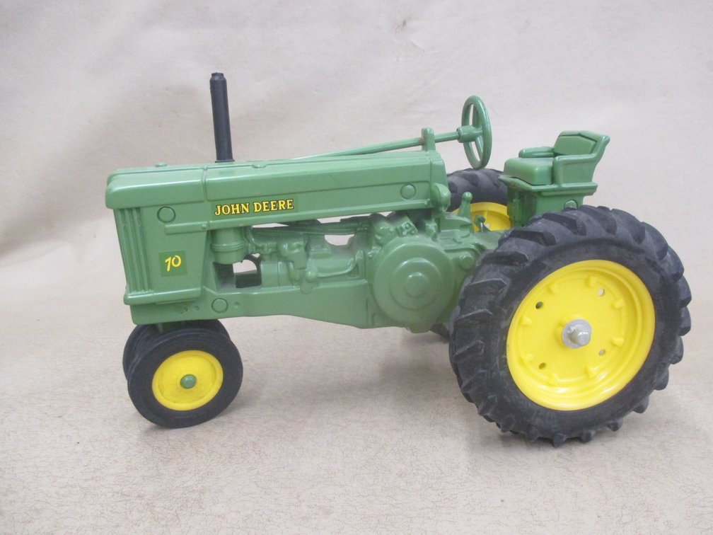Ertl John Deere model 70 tractor