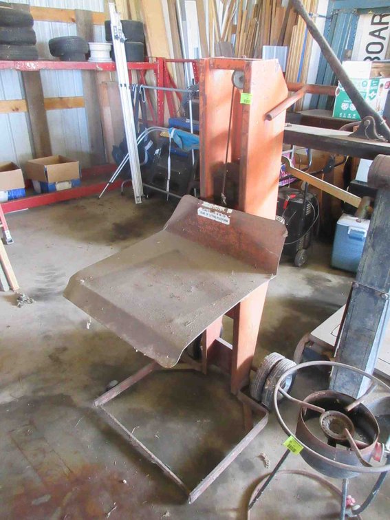 Material lift platform