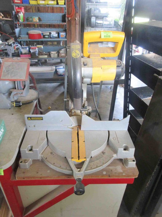 DeWalt 12" compound miter saw