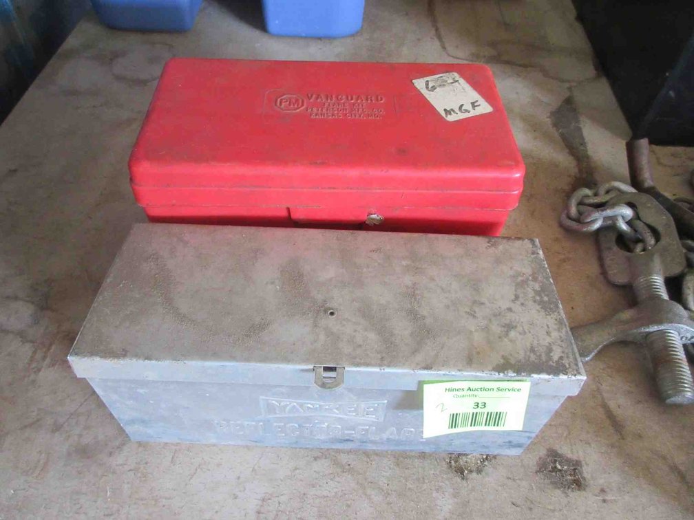 (2) Containers of roadside reflectors