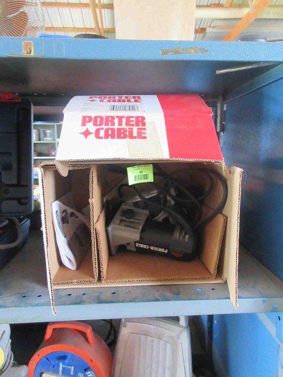 Porter Cable router with vacuum attachment