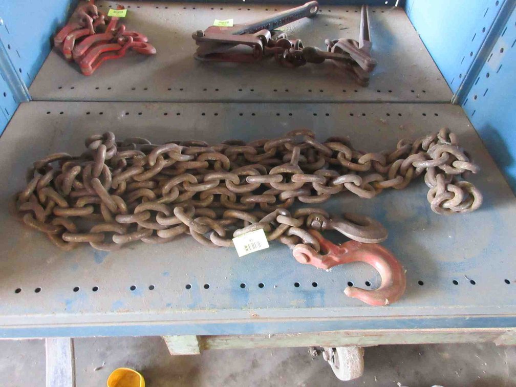 7/16" Steel chain with hooks (1 is oversized)