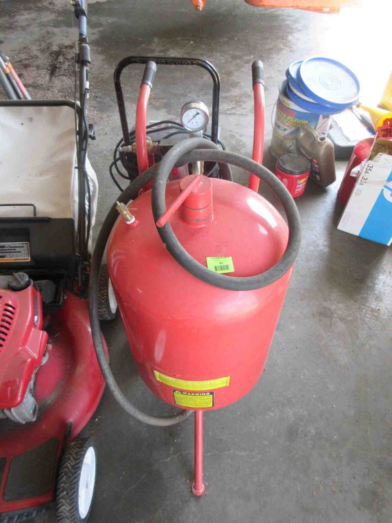 Sandblaster pot