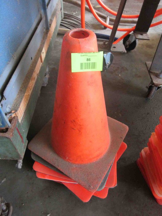 (6) Safety cones