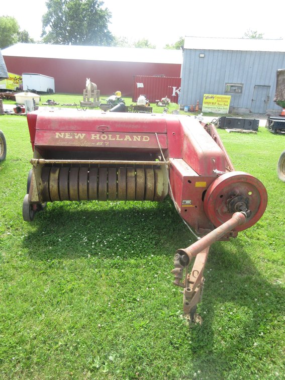 New Holland Super Hayliner 67 square baler