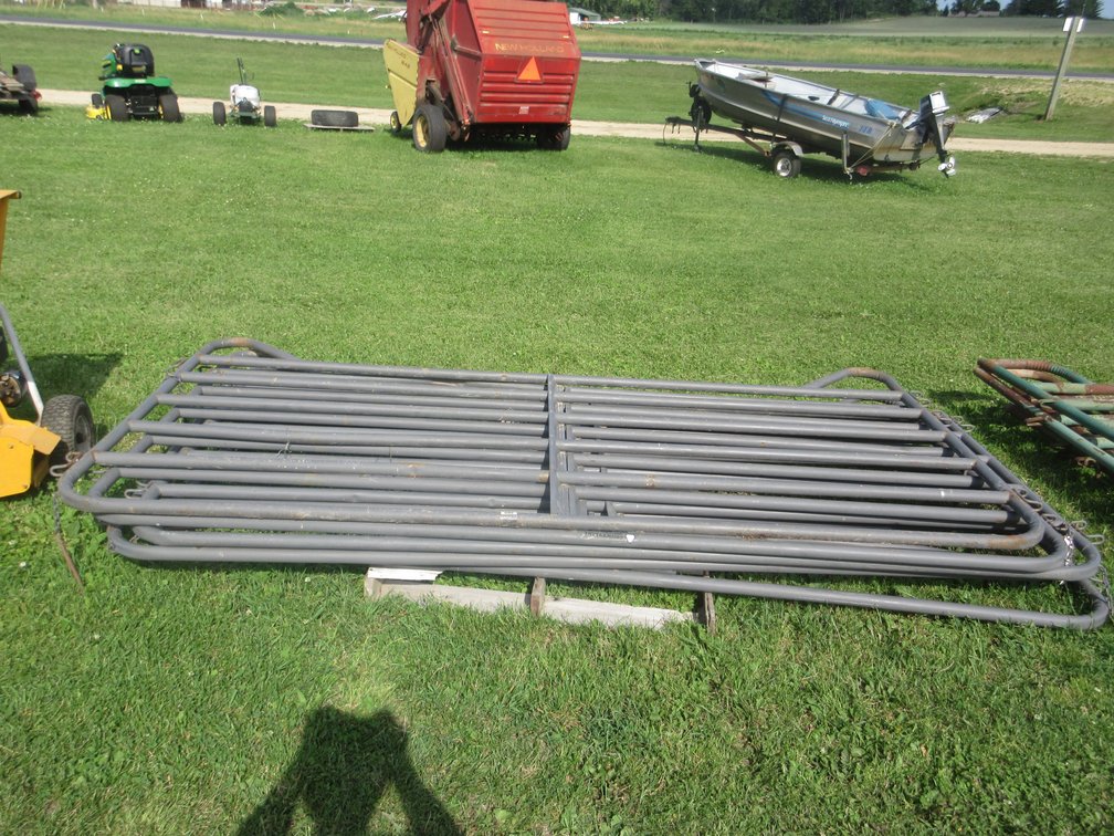 (5) Steel 6 rail tube gates