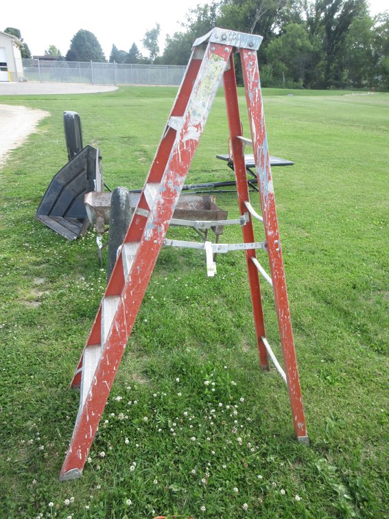 Fiberglass step ladder