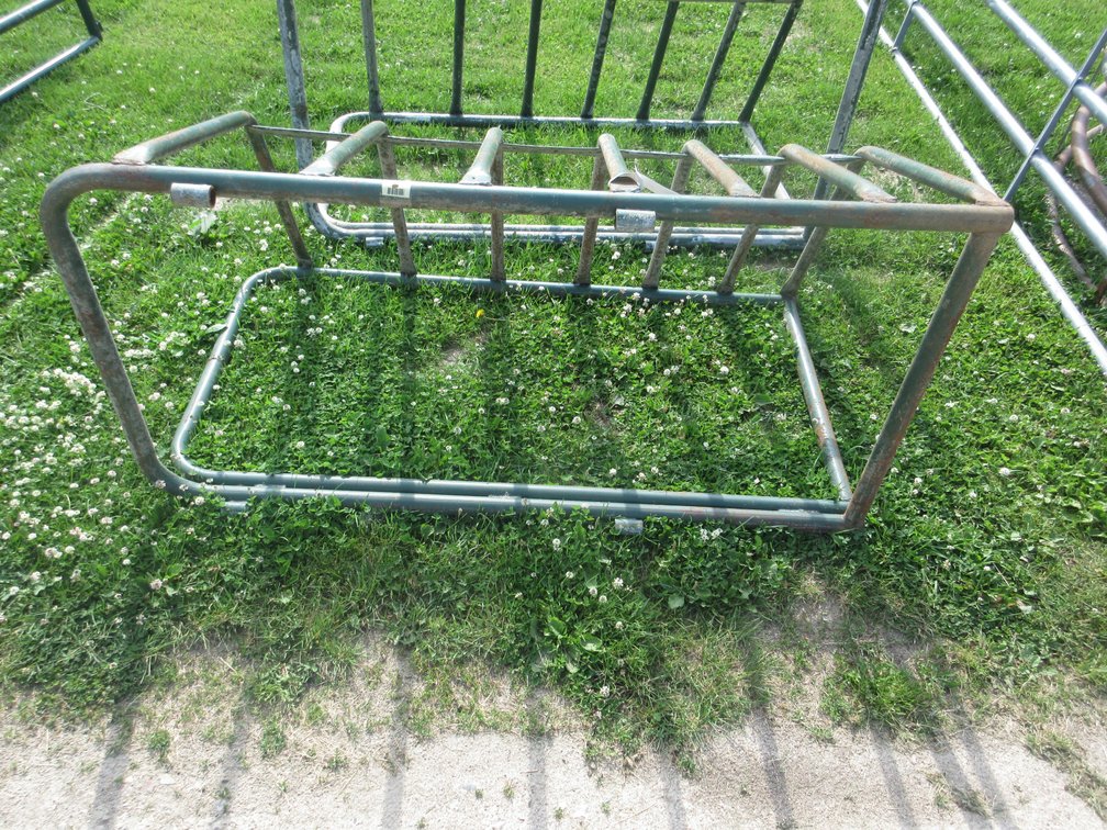 Steel tube feed gate