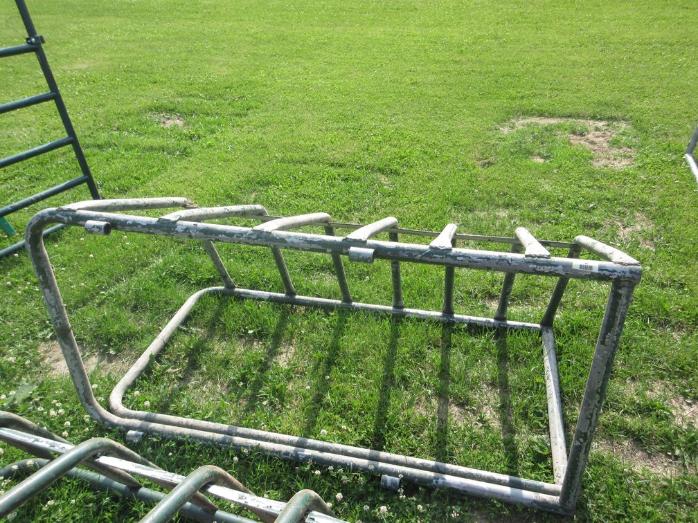 Steel tube feed gate