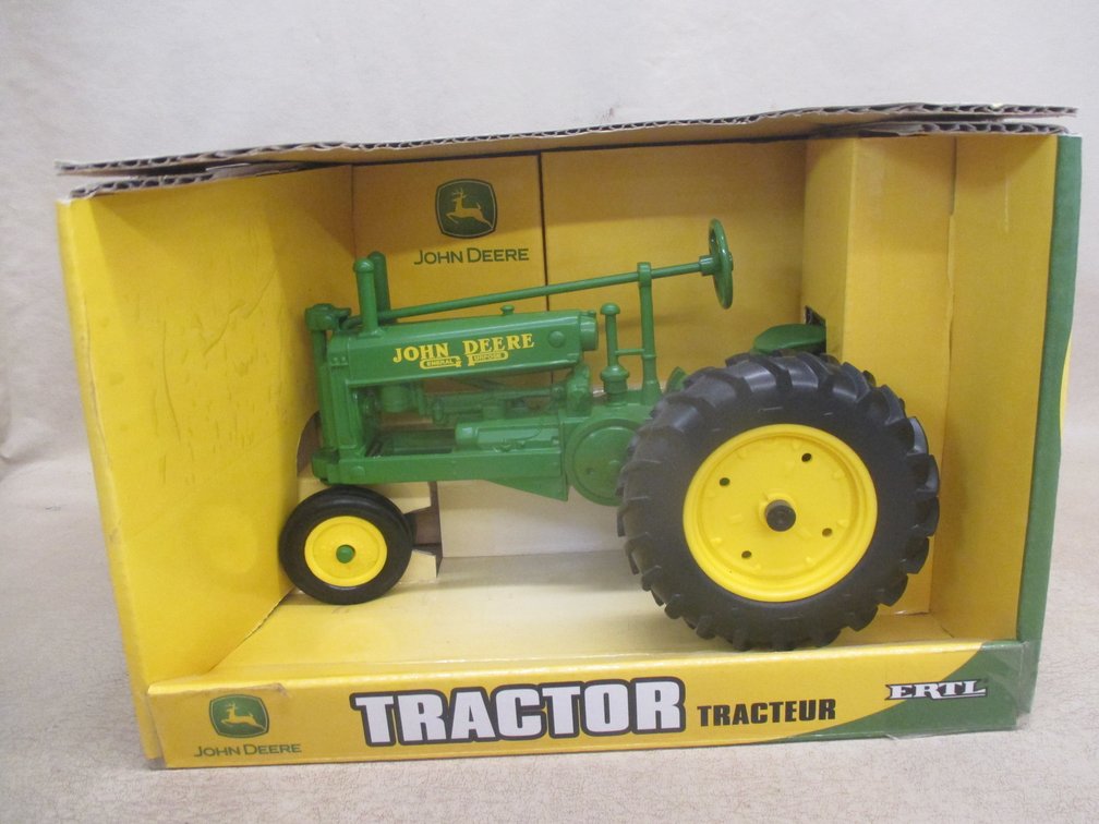 Ertl John Deere tractor in box