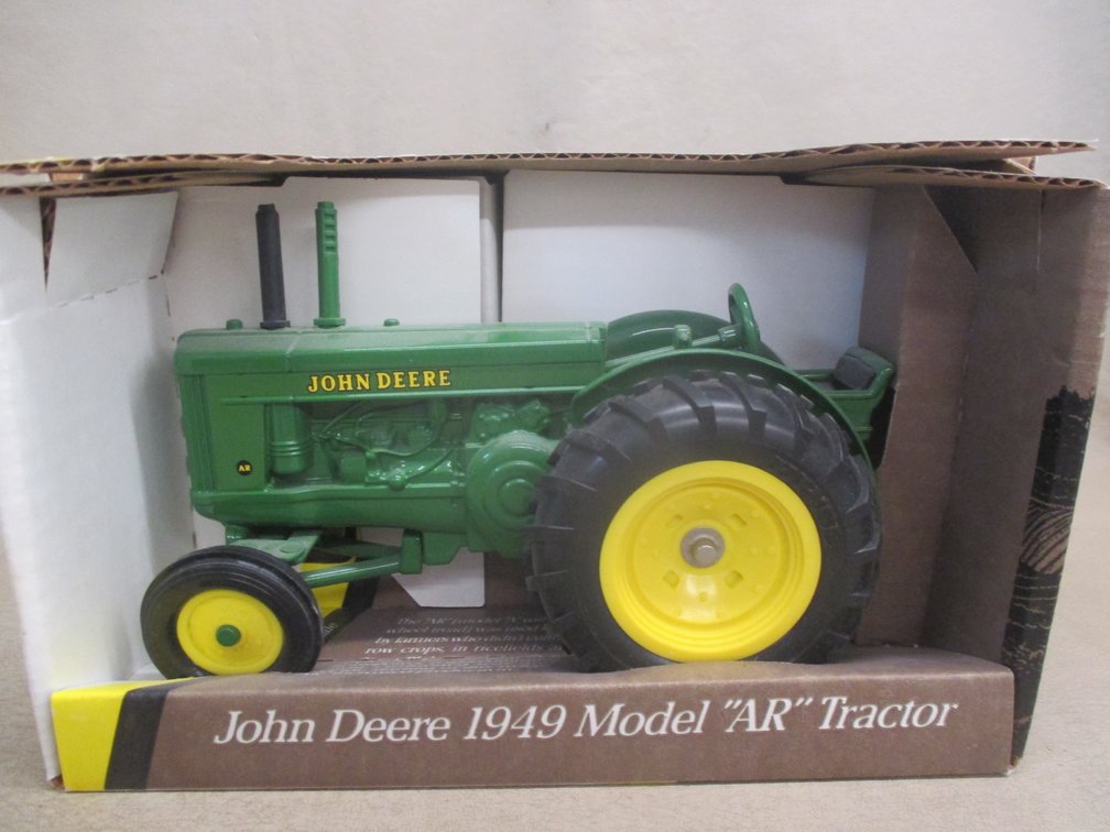 Ertl John Deere 1949 model "AR" tractor in box