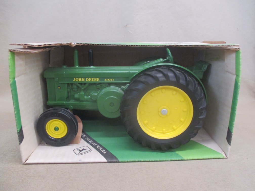 Ertl John Deere model "R" tractor in box