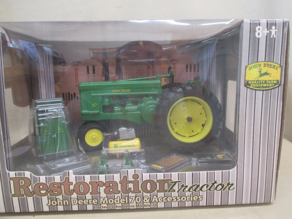 Ertl Restoration Tractor John Deere model 70 & Accessories in box