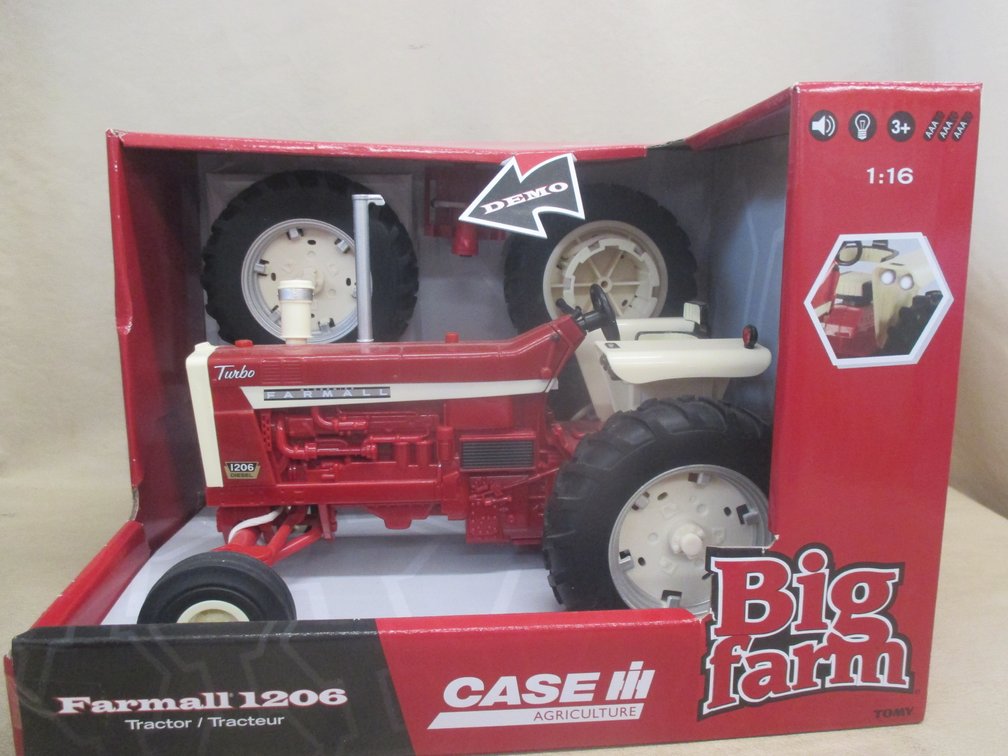 CHI Big Farm CASE IH Farmall 1206 tractor in box