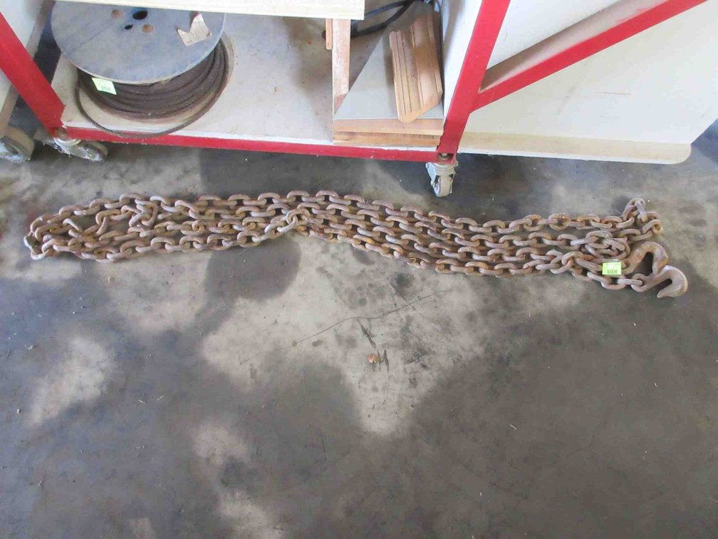 Heavy duty 1/2" chain with hooks (1 is oversized)