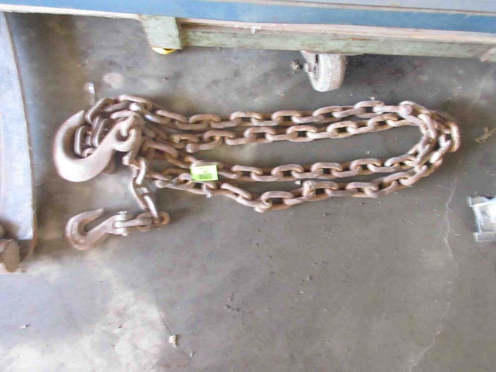 7/16" Steel chain with hooks (1 is oversized)