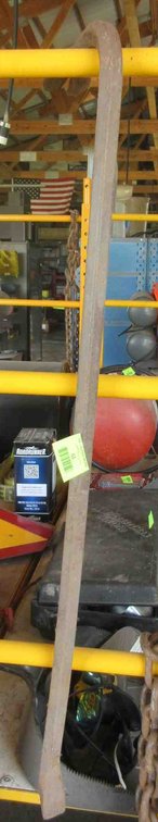 Steel pry bar
