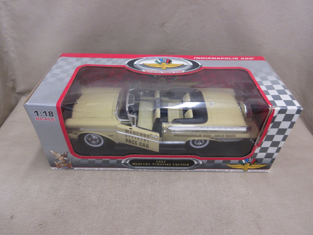 Road Signature 1957 Mercury Turnpike Cruiser Official Pace Car in box