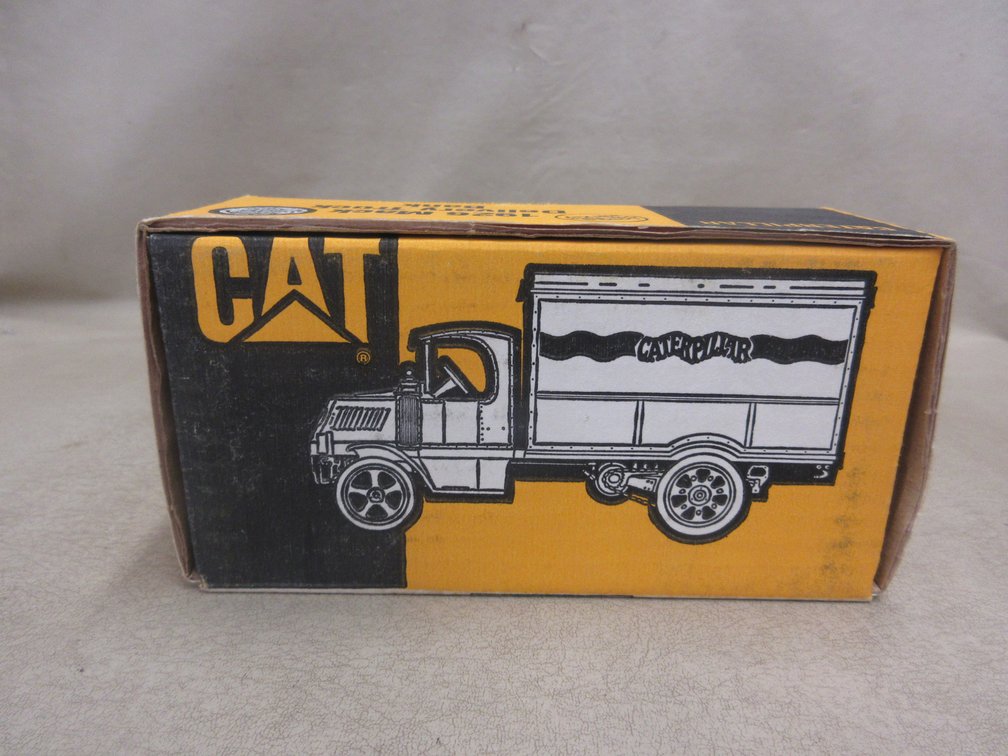 Ertl Caterpillar 1926 Mack Delivery Truck bank in box