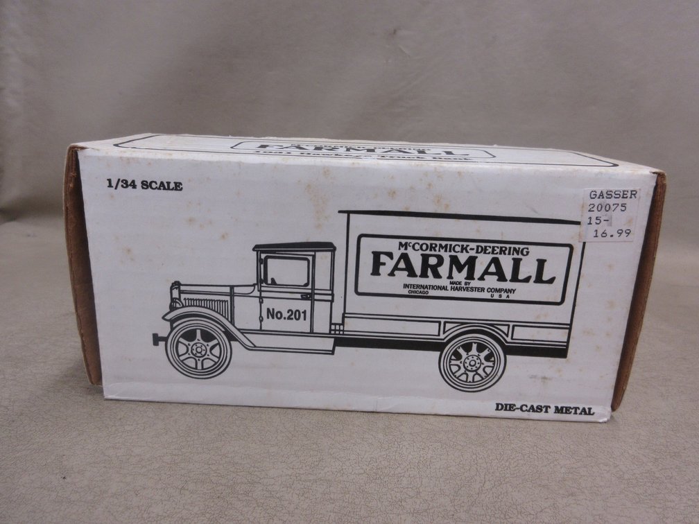 Ertl Farmall 1931 Hawkeye Truck bank in box