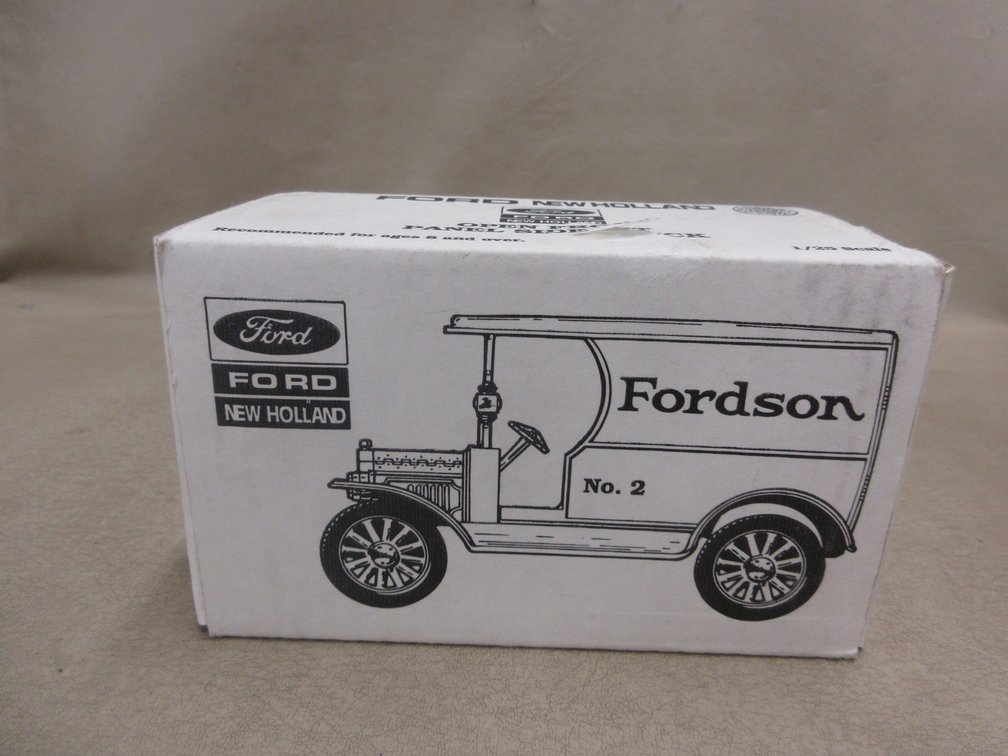 Ertl Ford New Holland Open Front panel side truck in box