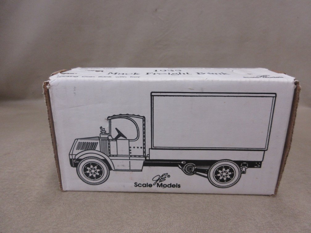 Ertl 1935 Mack Freight truck bank in box
