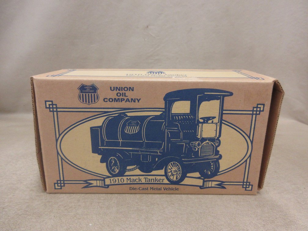 Ertl 1910 Mack Tanker Union Il company in box