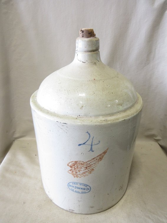 Red Wing Union Stoneware 4-gallon shoulder jug