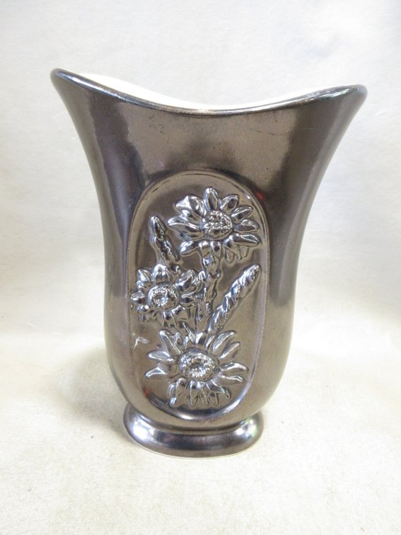 Red Wing Art Pottery #B2004 vase