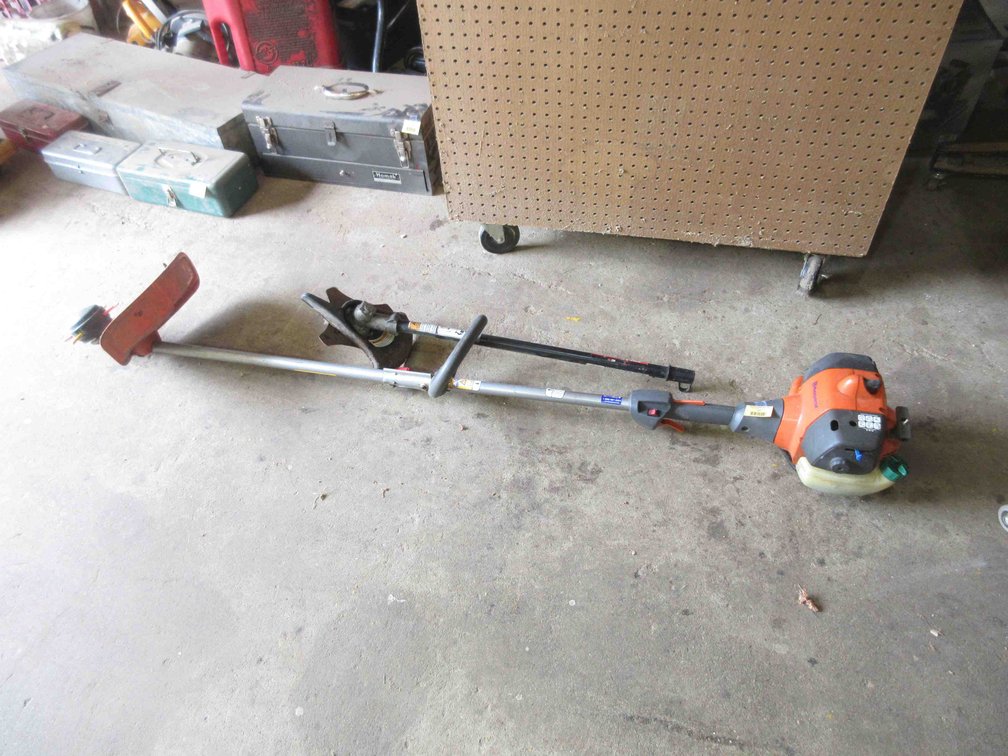 Husqvarna gas string trimmer