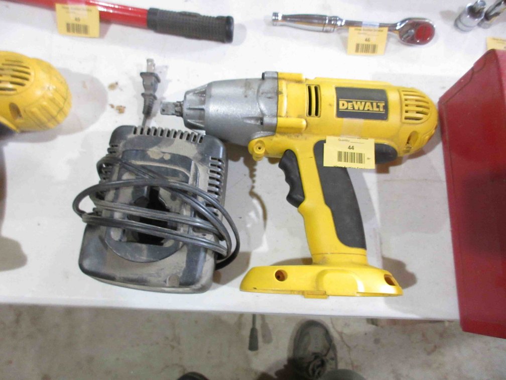 DeWalt 18V 1/2" cordless impact