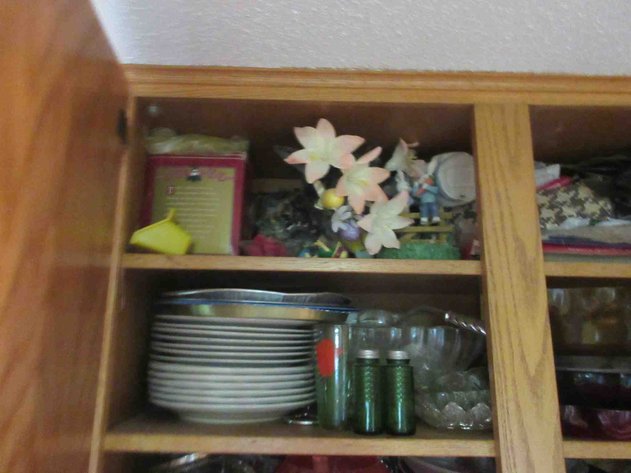 Image for Contents of upper cabinets
