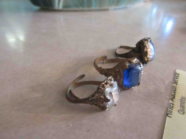 Image for (3) Vintage gold tone rings