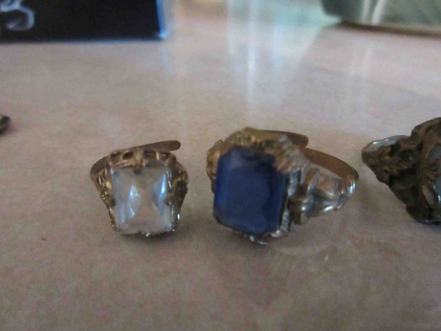 Image for (3) Vintage gold tone rings