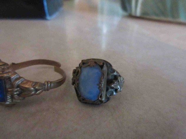 Image for (3) Vintage gold tone rings