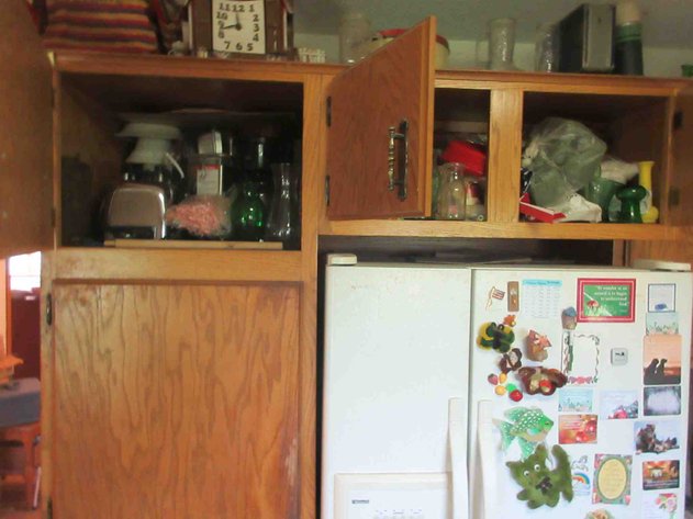 Image for Contents of (2) upper cabinets