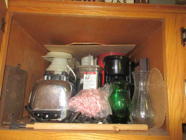 Image for Contents of (2) upper cabinets