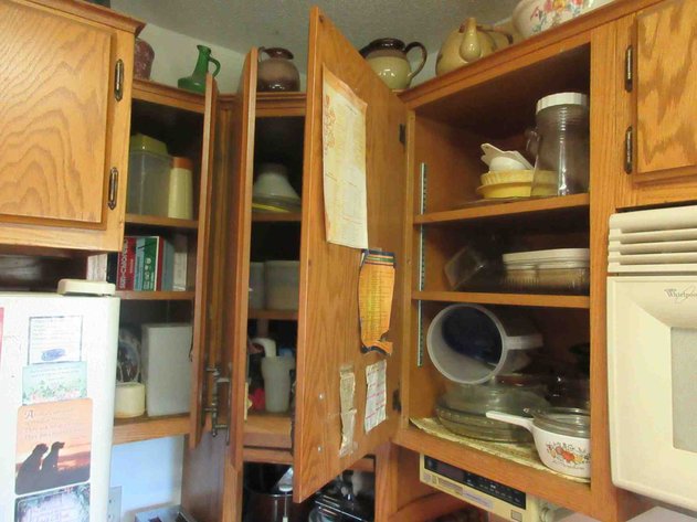 Image for Contents of upper cabinets