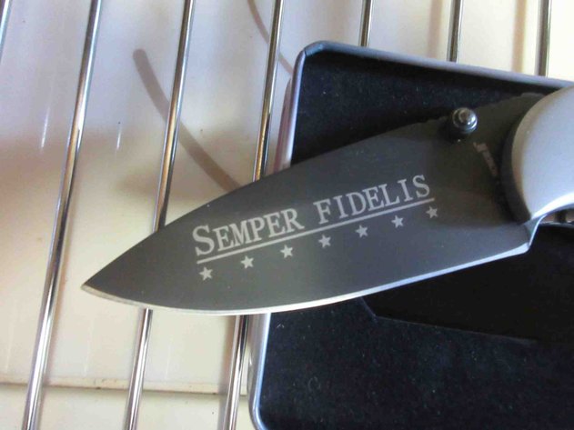 Image for US Marine folding knife in metal tin