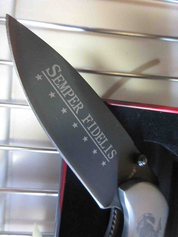 Image for US Marine folding knife in metal tin