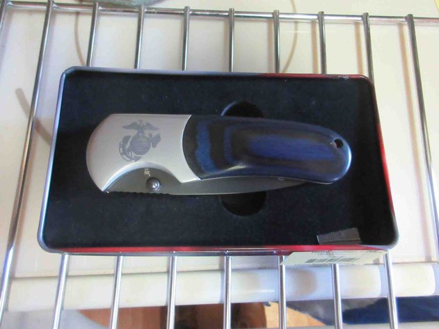 Image for US Marine folding knife in metal tin