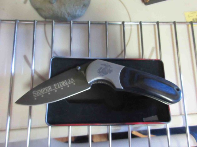 Image for US Marine folding knife in metal tin