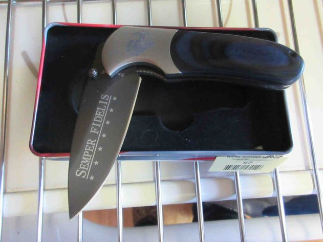 Image for US Marine folding knife in metal tin