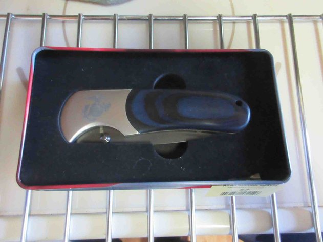 Image for US Marine folding knife in metal tin