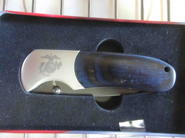 Image for US Marine folding knife in metal tin
