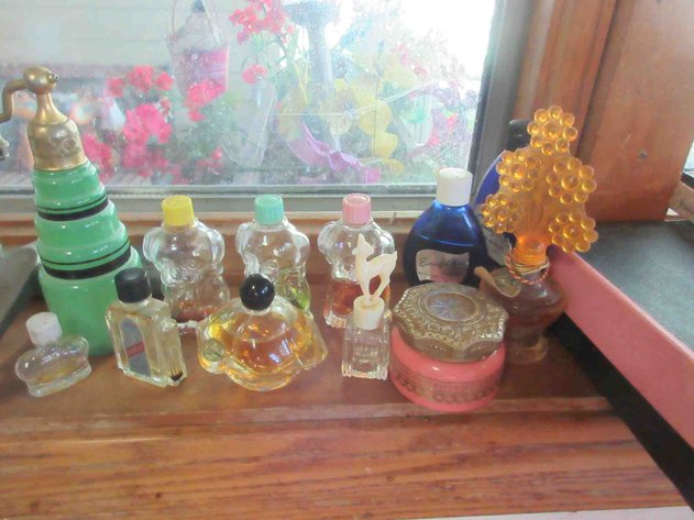 Image for Group of vintage perfumes